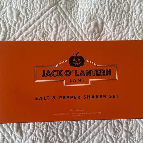 Halloween 🎃 Ghost Cat’s 🐈‍⬛ salt and pepper shaker set - Picture 3 of 4